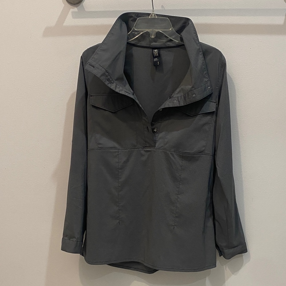 Mountain Hardwear Striped Gray Top